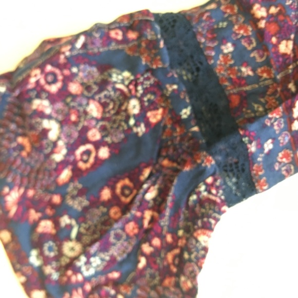 American Eagle Bell Sleeve Floral Romper Sz. Small - Picture 4 of 6